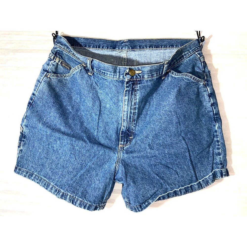 WRANGLER 18 Average Womens Jean Shorts Medium Wash NICE!